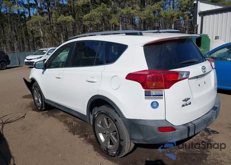 2015 Toyota Rav4 Xle z USA, uszkodzony, nr VIN JTMRFREV5FD162481